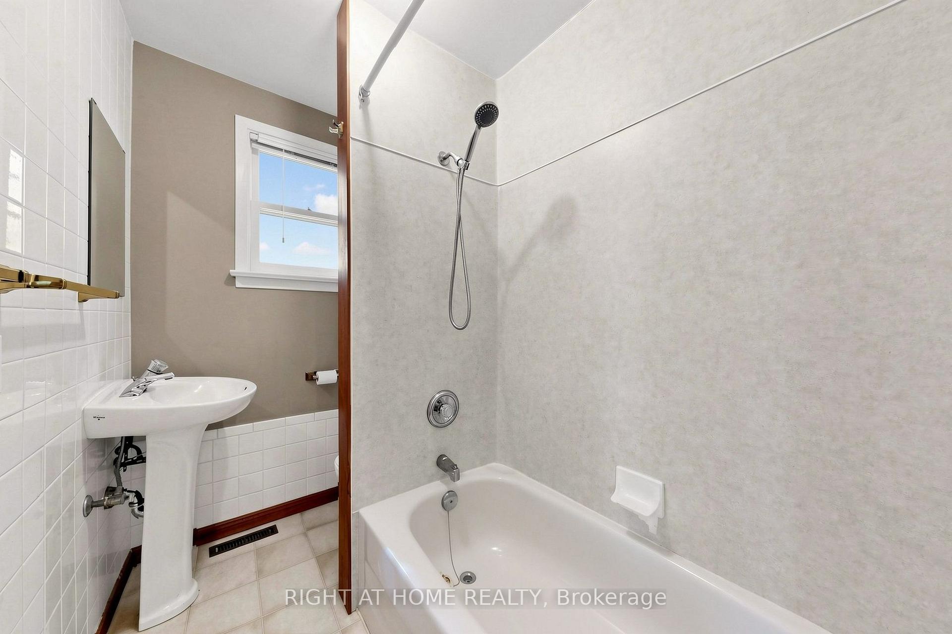 Photo 26 of 74 Minerva Avenue, Scarborough, Cliffcrest — HOMEH