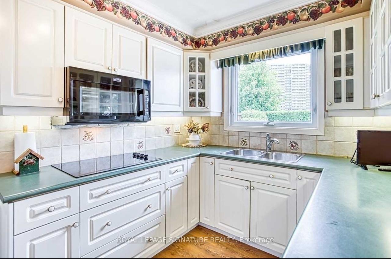 Photo 5 of Unit Main, 1040 Runningbrook Drive, Mississauga, Applewood — HOMEH