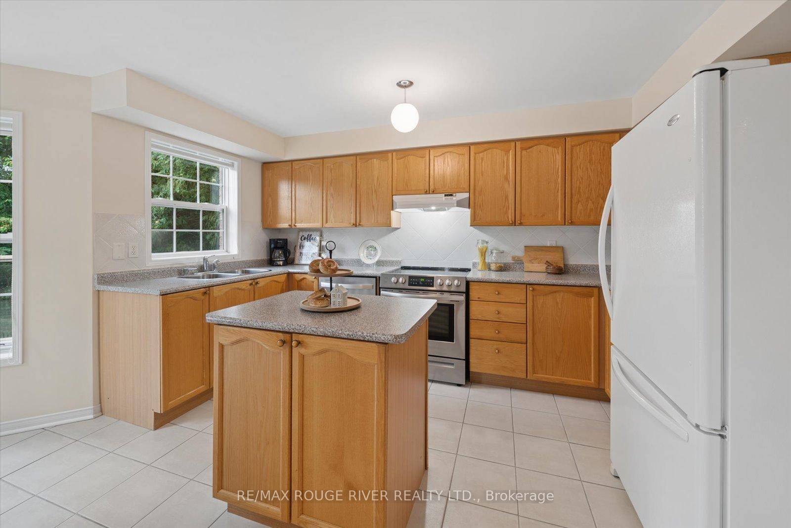 Photo 11 of 125 Gartshore Drive, Whitby, Williamsburg — HOMEH