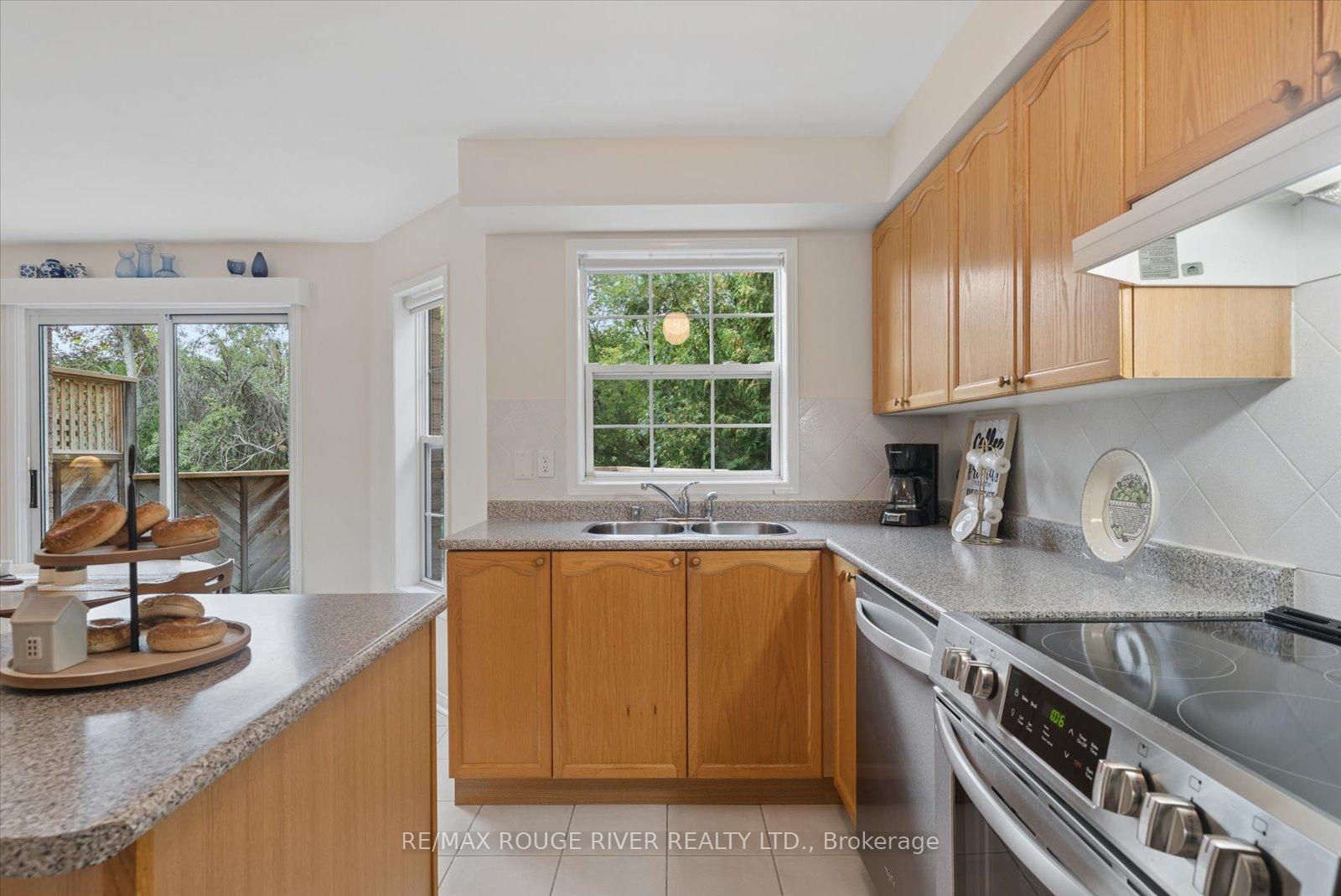 Photo 12 of 125 Gartshore Drive, Whitby, Williamsburg — HOMEH