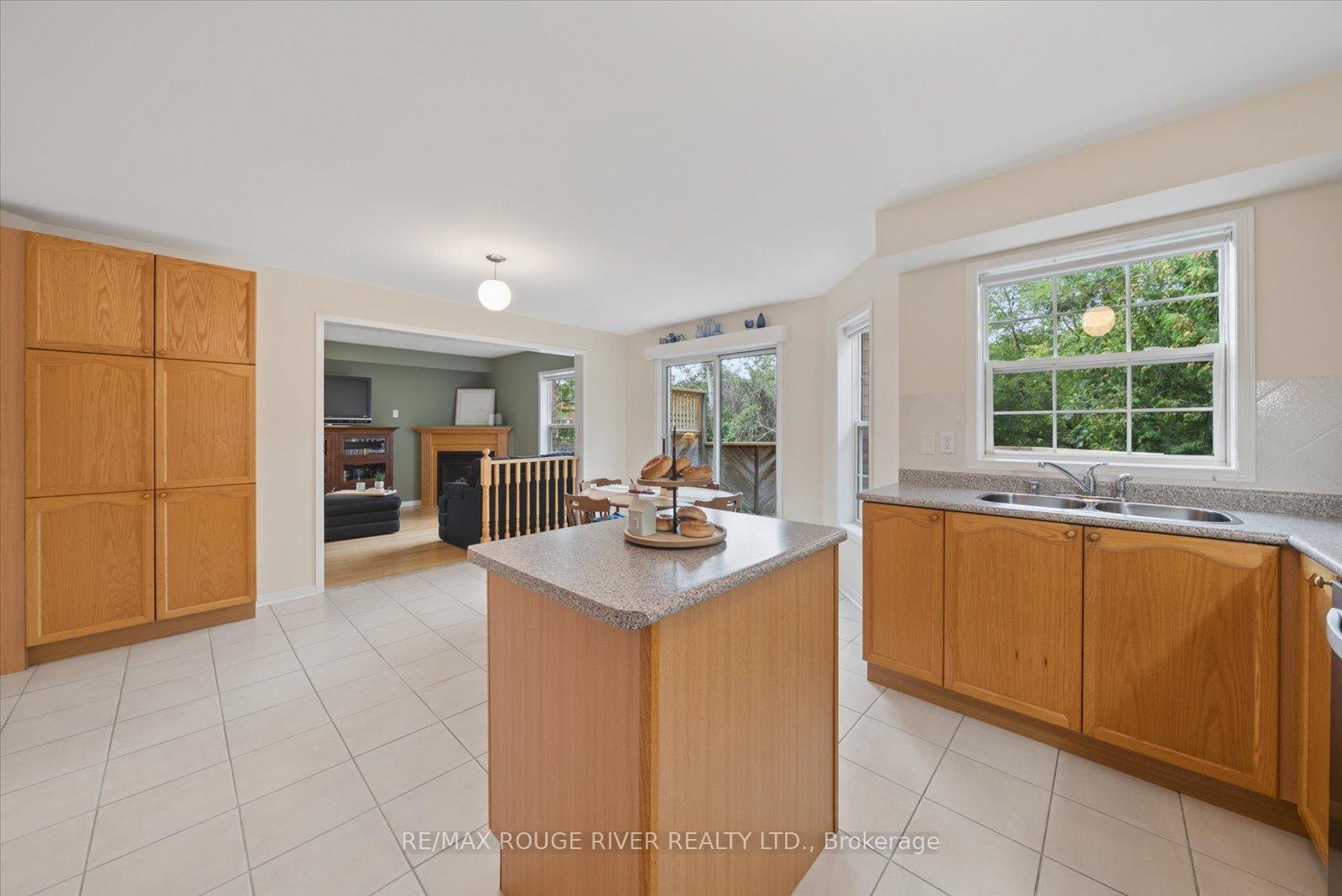 Photo 13 of 125 Gartshore Drive, Whitby, Williamsburg — HOMEH