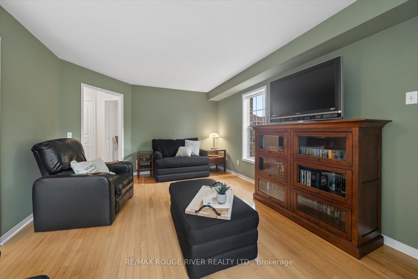 Photo 15 of 125 Gartshore Drive, Whitby, Williamsburg — HOMEH