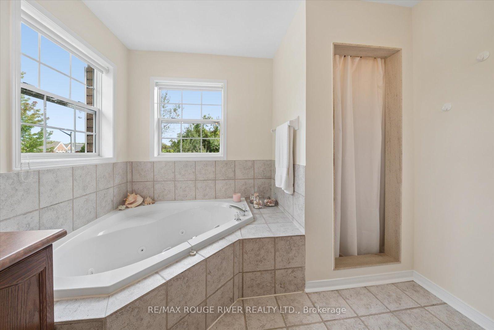 Photo 26 of 125 Gartshore Drive, Whitby, Williamsburg — HOMEH