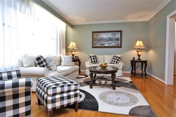 Photo 3 of 19 Appian Drive, North York, Bayview Village — HOMEH