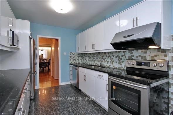 Photo 7 of 19 Appian Drive, North York, Bayview Village — HOMEH