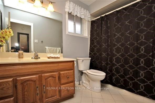 Photo 13 of 19 Appian Drive, North York, Bayview Village — HOMEH