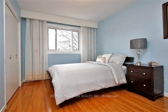 Photo 16 of 19 Appian Drive, North York, Bayview Village — HOMEH