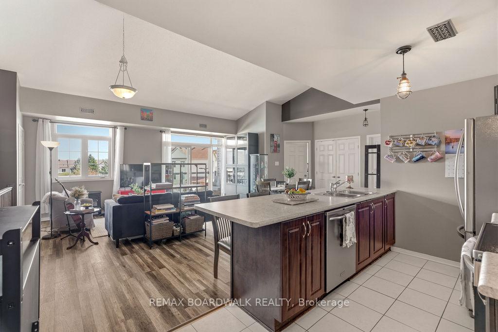 Photo 15 of Unit C, 109 Artesa Private, Ottawa, Kanata - Emerald Meadows/Trailwest — HOMEH