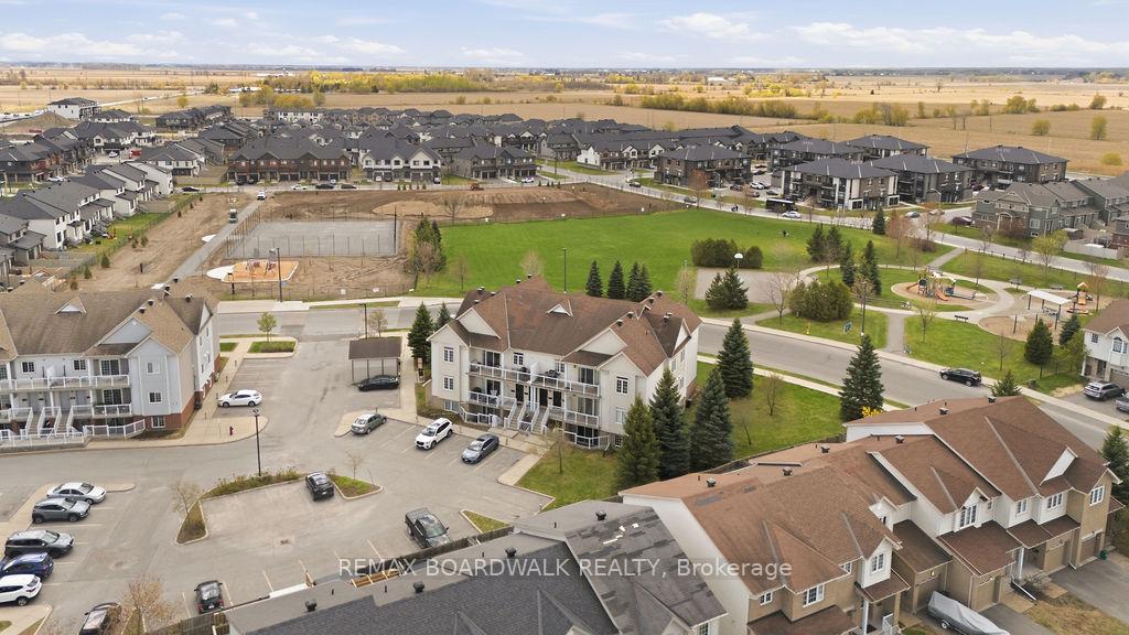 Photo 34 of Unit C, 109 Artesa Private, Ottawa, Kanata - Emerald Meadows/Trailwest — HOMEH
