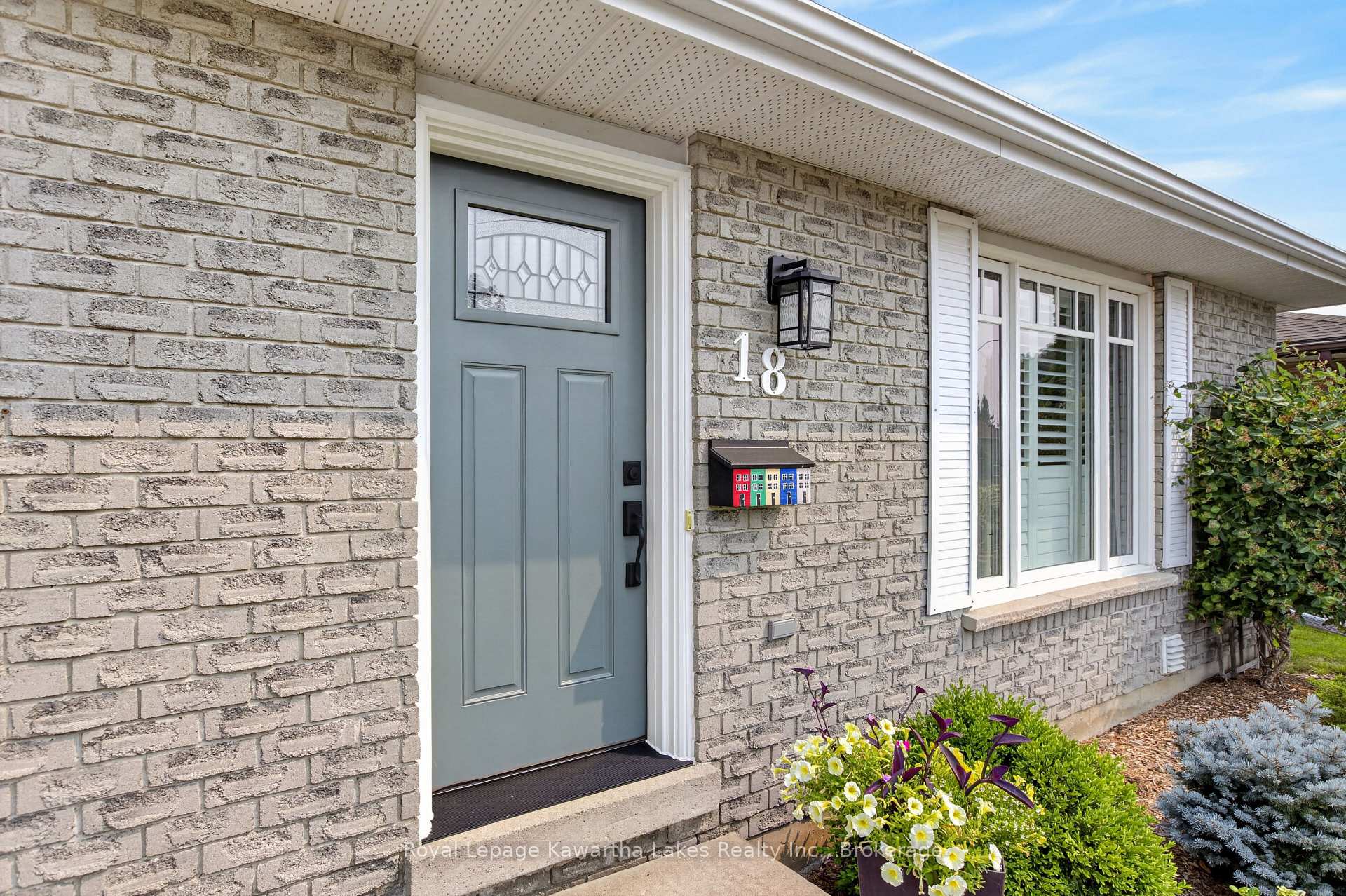 Photo 3 of 18 Madill Crescent, Kawartha Lakes, Lindsay — HOMEH