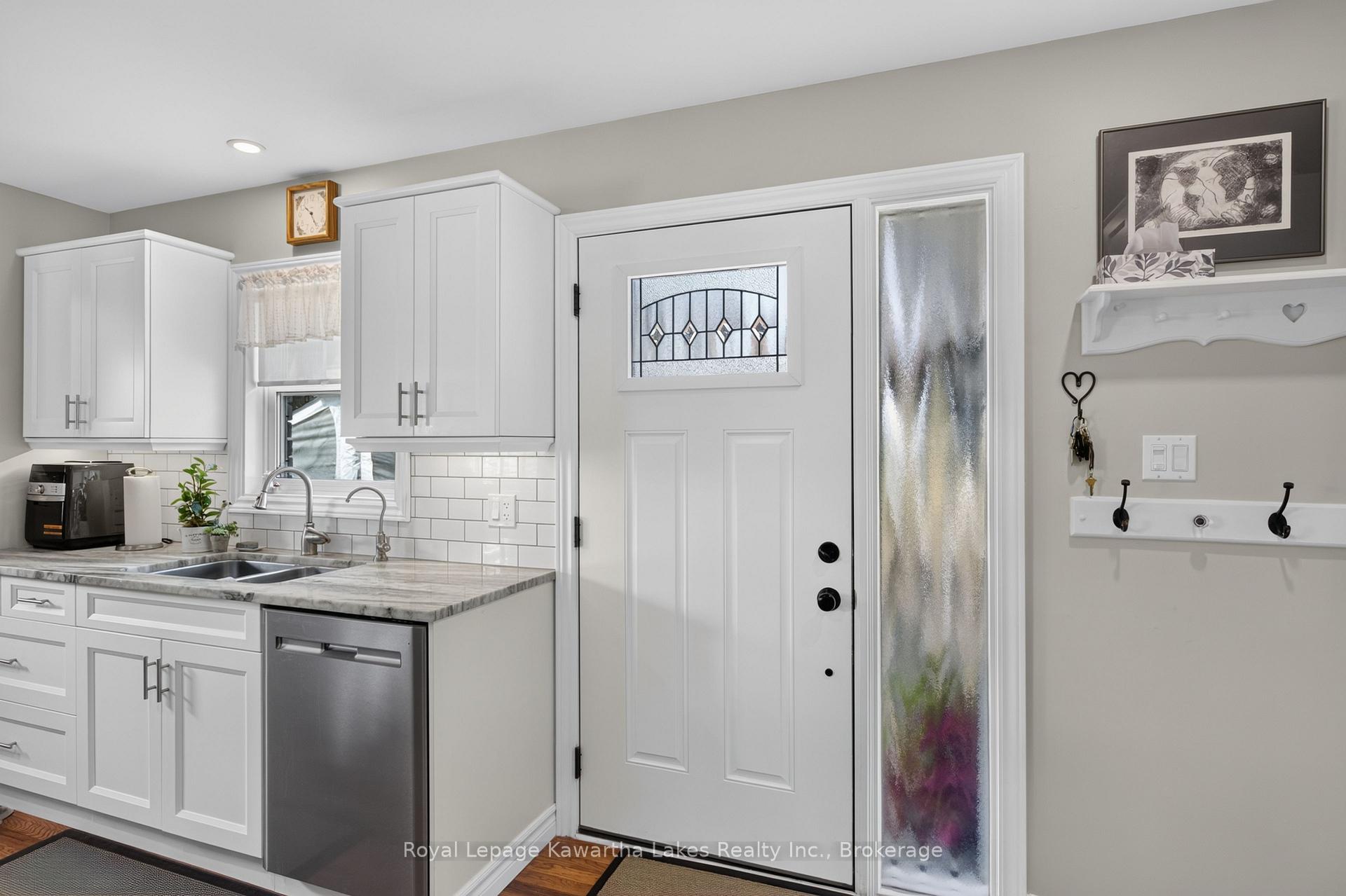 Photo 5 of 18 Madill Crescent, Kawartha Lakes, Lindsay — HOMEH
