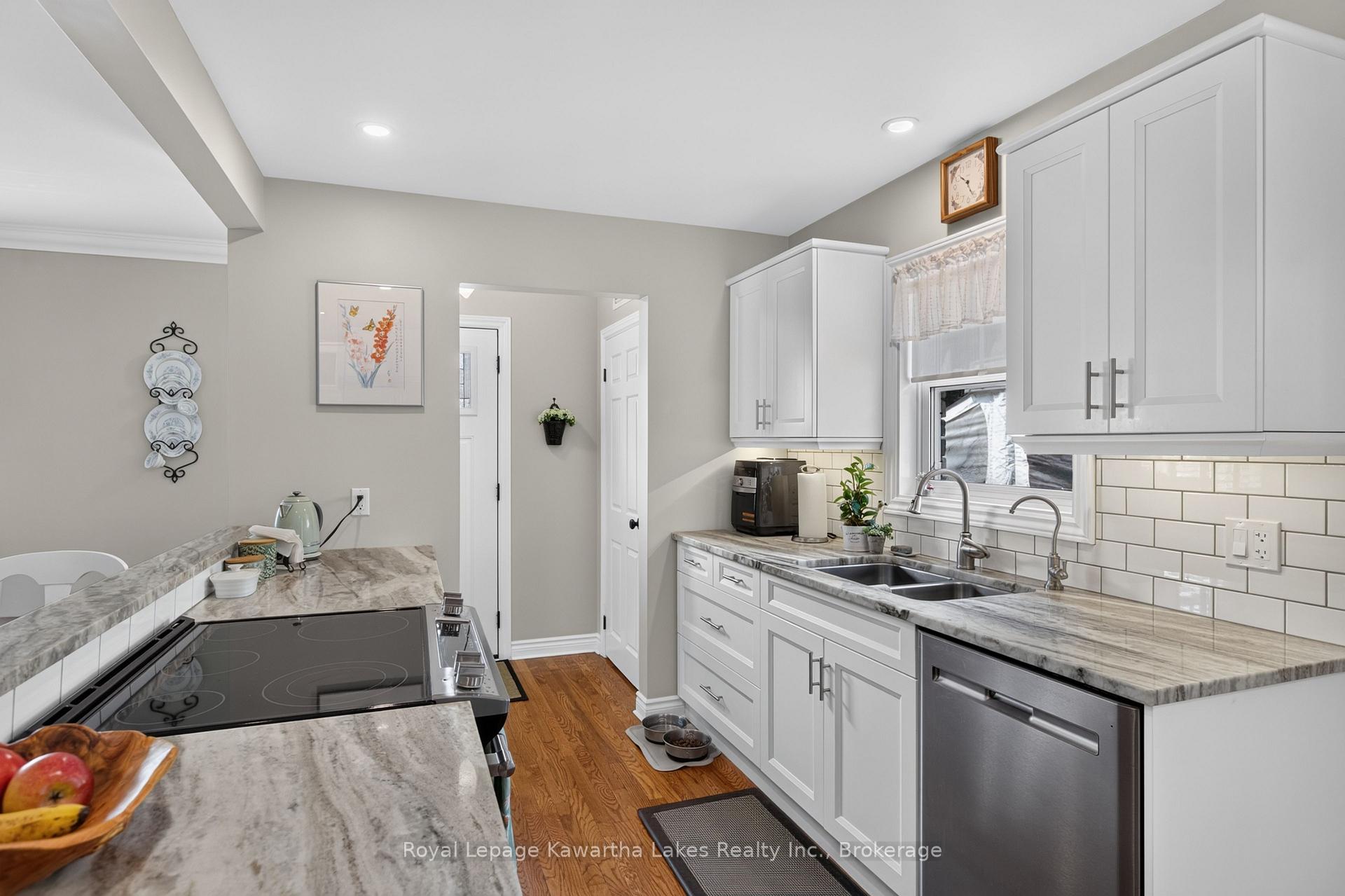 Photo 6 of 18 Madill Crescent, Kawartha Lakes, Lindsay — HOMEH