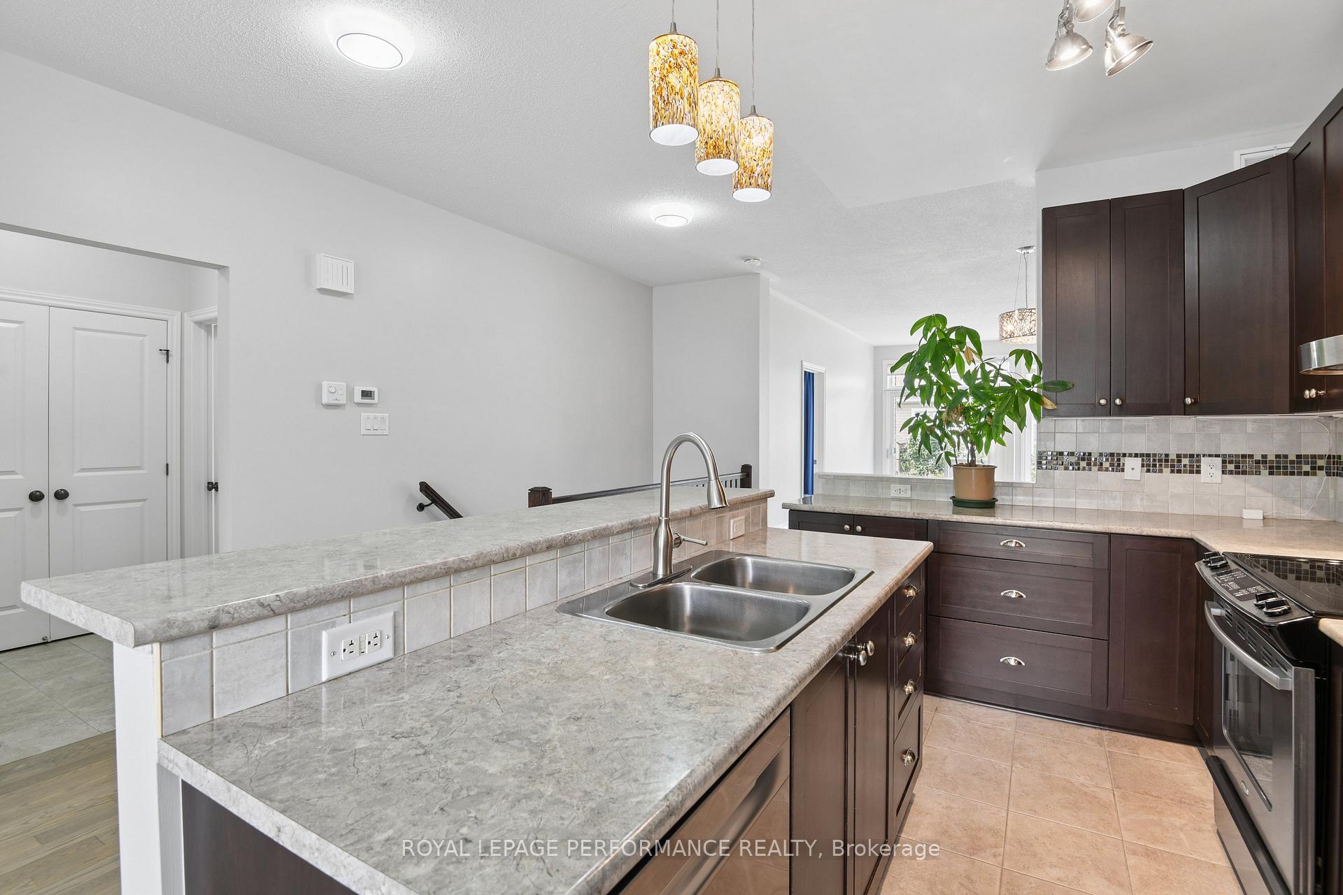 Photo 11 of 261 Bulrush Crescent, Ottawa, Blossom Park/Kemp Park/Findlay Creek — HOMEH