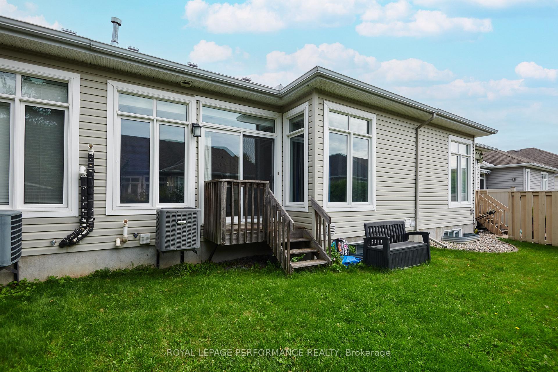 Photo 39 of 261 Bulrush Crescent, Ottawa, Blossom Park/Kemp Park/Findlay Creek — HOMEH