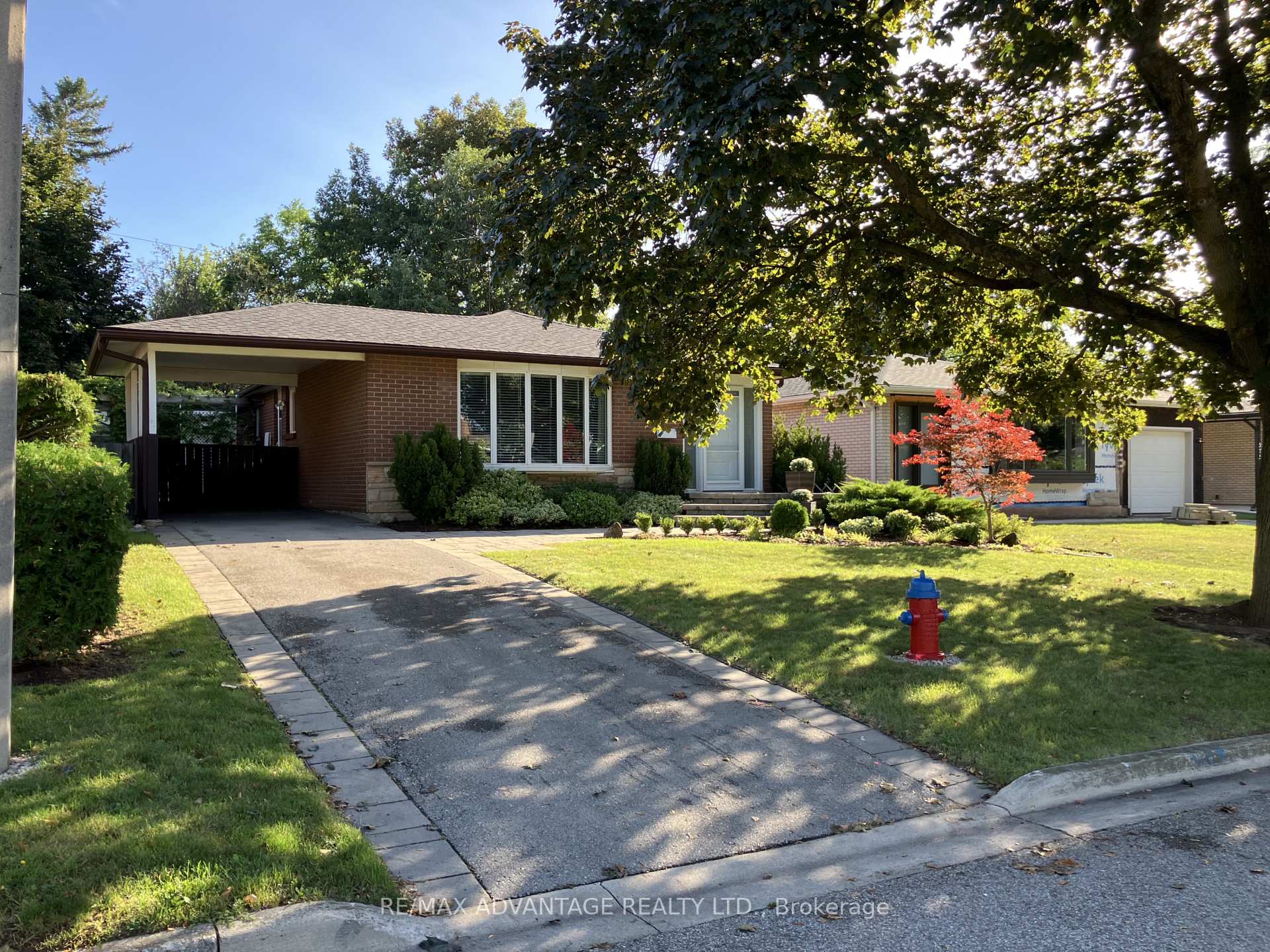 Photo 1 of 581 Galway Drive, Burlington, Shoreacres — HOMEH