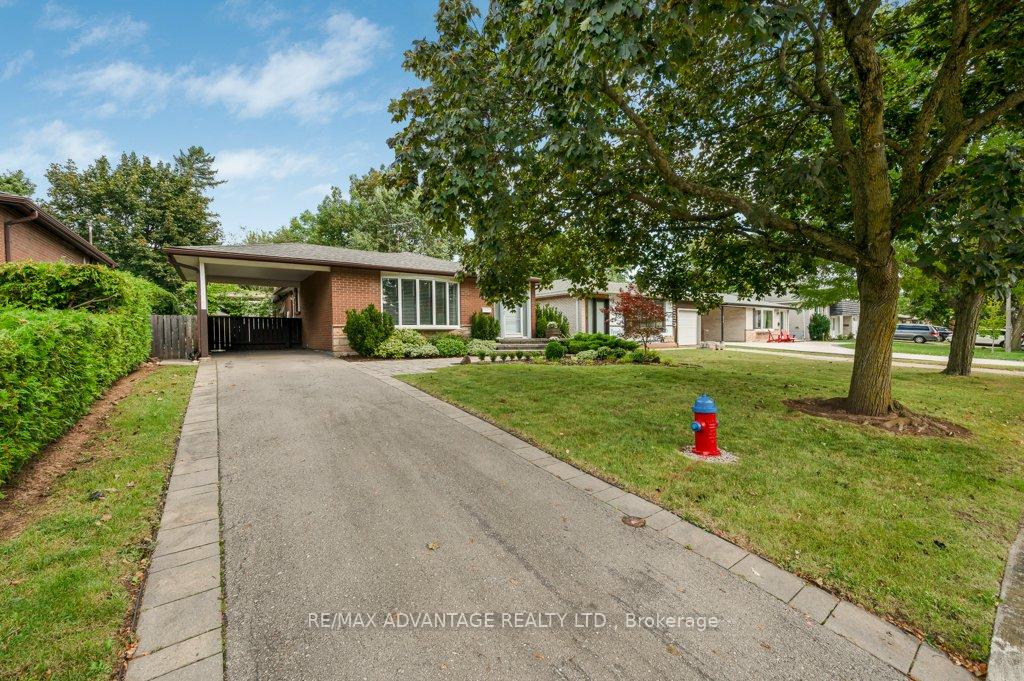 Photo 2 of 581 Galway Drive, Burlington, Shoreacres — HOMEH