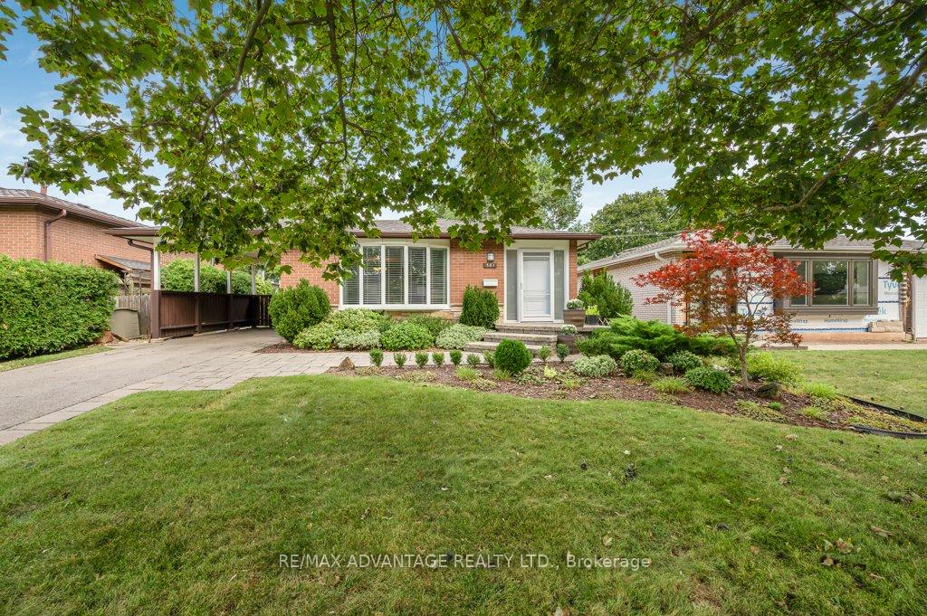 Photo 3 of 581 Galway Drive, Burlington, Shoreacres — HOMEH