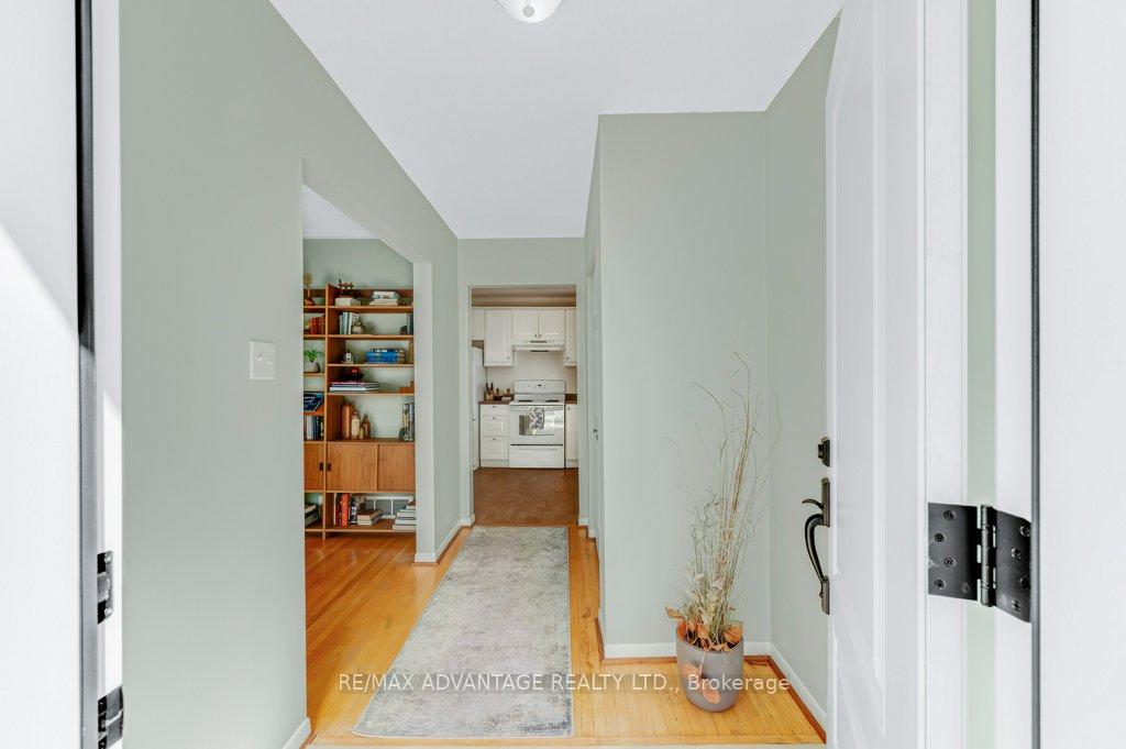 Photo 6 of 581 Galway Drive, Burlington, Shoreacres — HOMEH