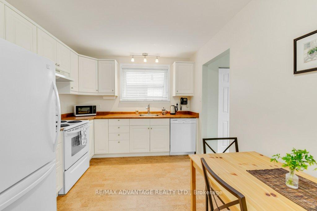 Photo 15 of 581 Galway Drive, Burlington, Shoreacres — HOMEH