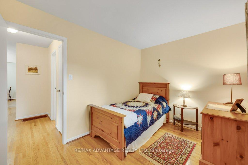 Photo 23 of 581 Galway Drive, Burlington, Shoreacres — HOMEH