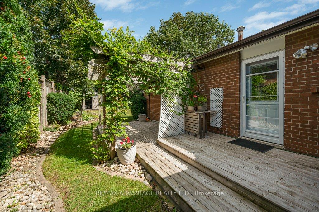 Photo 32 of 581 Galway Drive, Burlington, Shoreacres — HOMEH