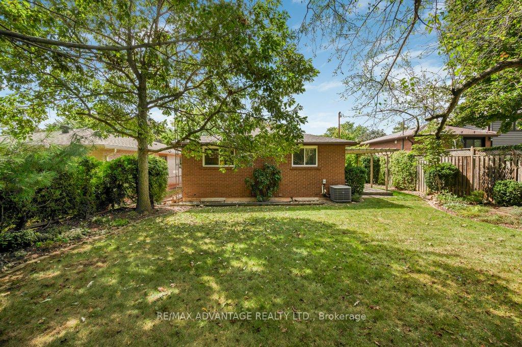 Photo 37 of 581 Galway Drive, Burlington, Shoreacres — HOMEH