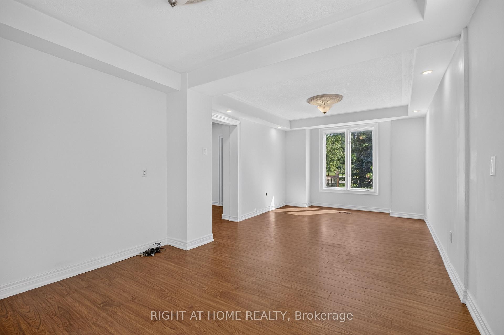 Photo 5 of 20 Holgate Street, Barrie, Allandale — HOMEH