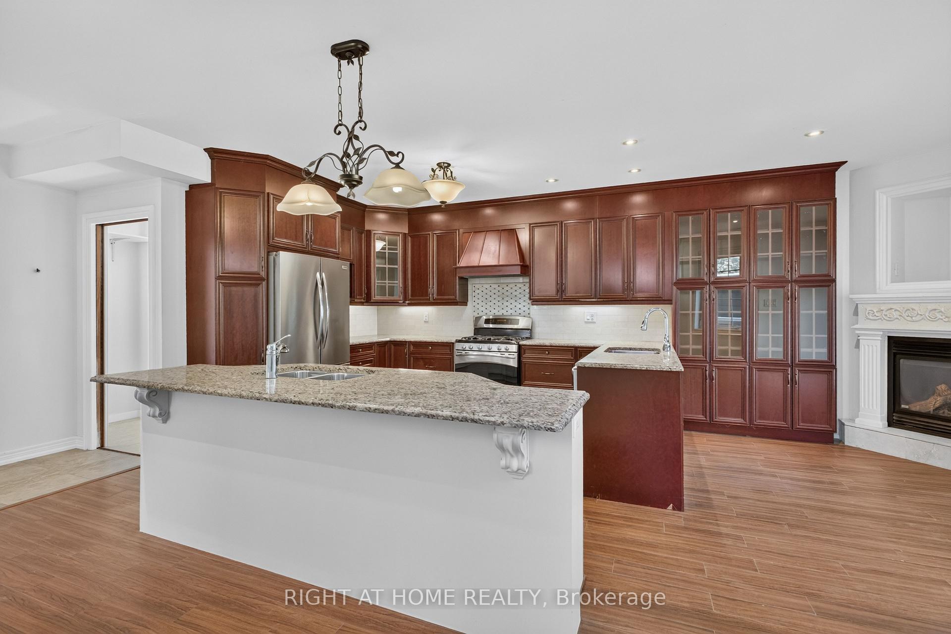 Photo 9 of 20 Holgate Street, Barrie, Allandale — HOMEH