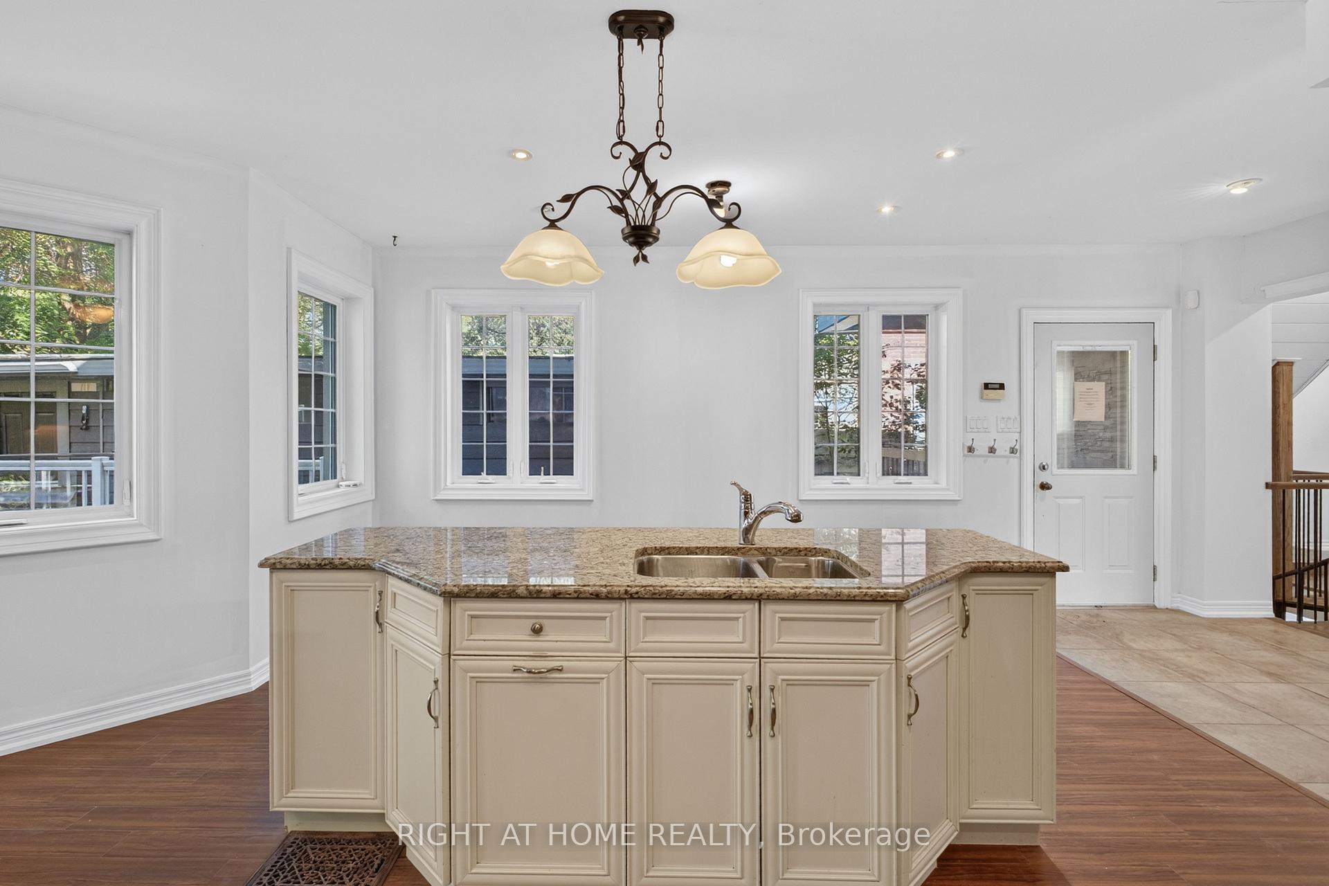 Photo 14 of 20 Holgate Street, Barrie, Allandale — HOMEH
