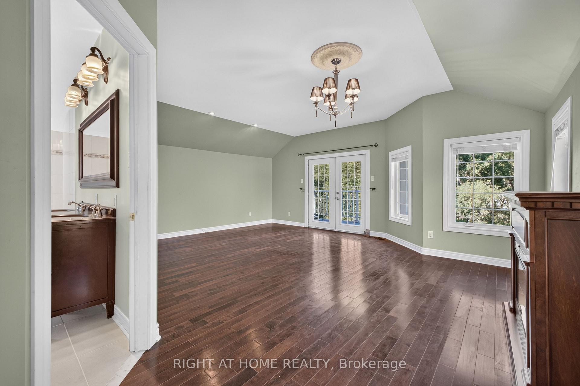 Photo 15 of 20 Holgate Street, Barrie, Allandale — HOMEH