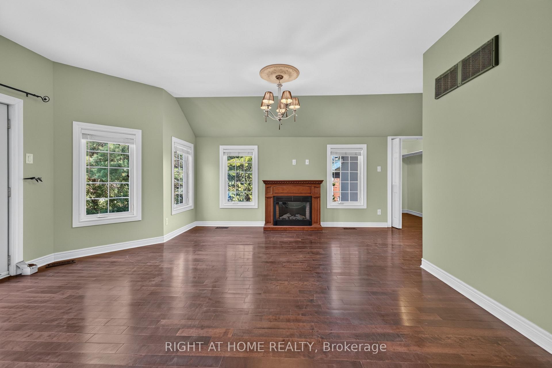 Photo 17 of 20 Holgate Street, Barrie, Allandale — HOMEH