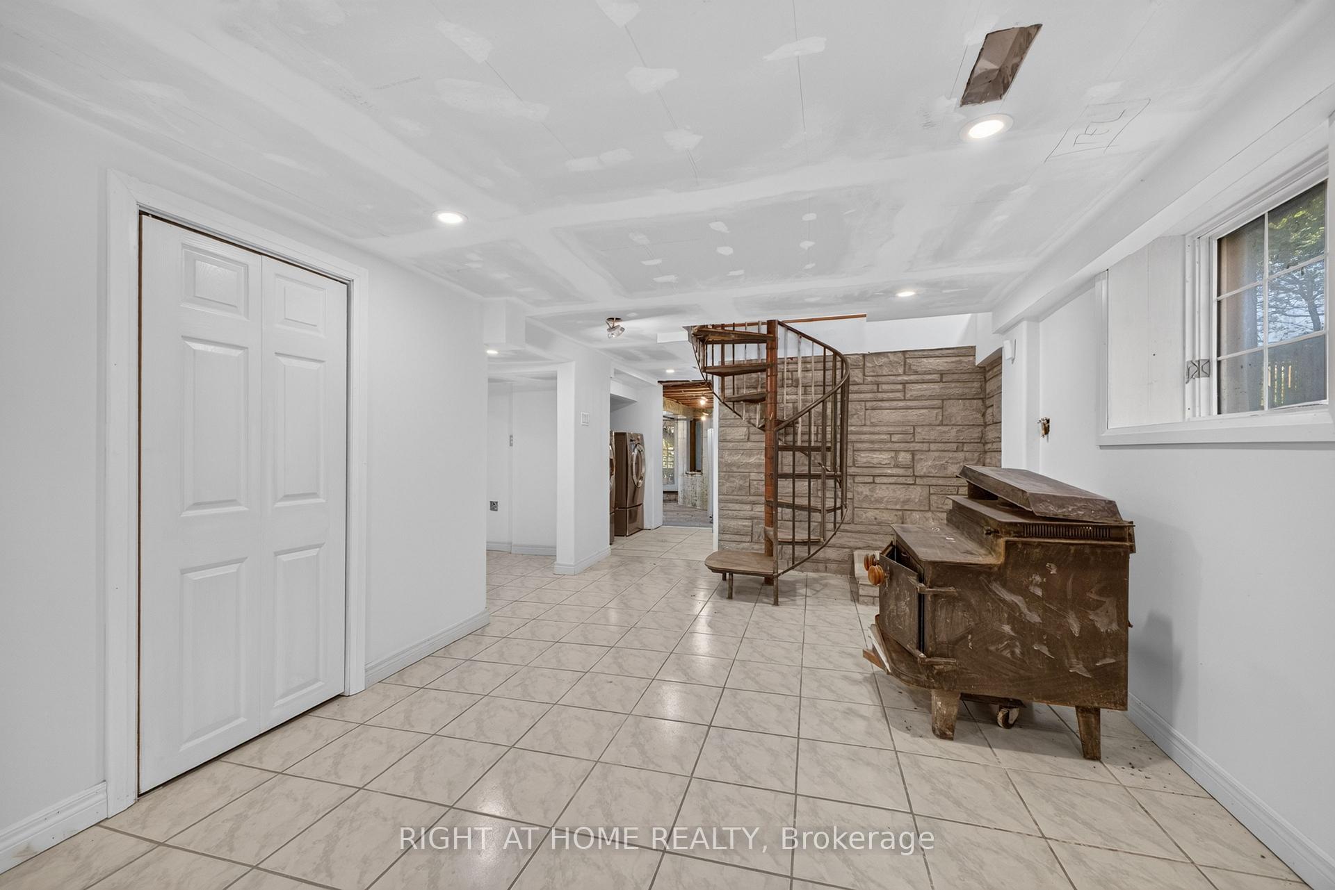 Photo 30 of 20 Holgate Street, Barrie, Allandale — HOMEH