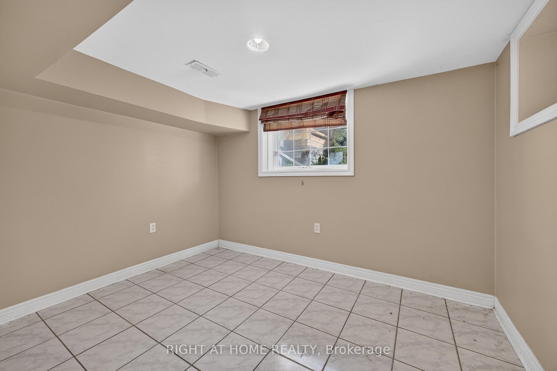 Photo 32 of 20 Holgate Street, Barrie, Allandale — HOMEH