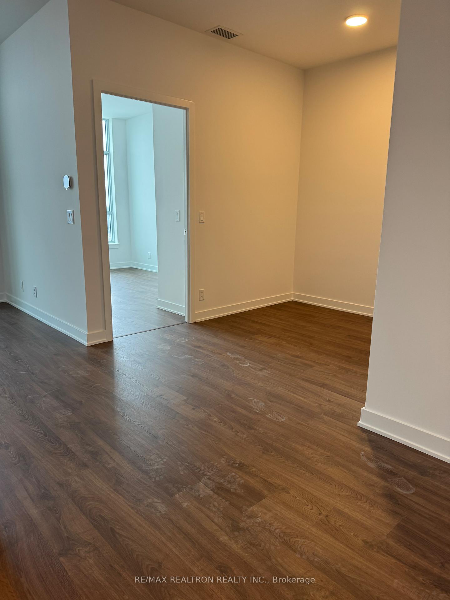 Photo 3 of Unit 3501, 30 Upper Mall Way S, Vaughan, Brownridge — HOMEH