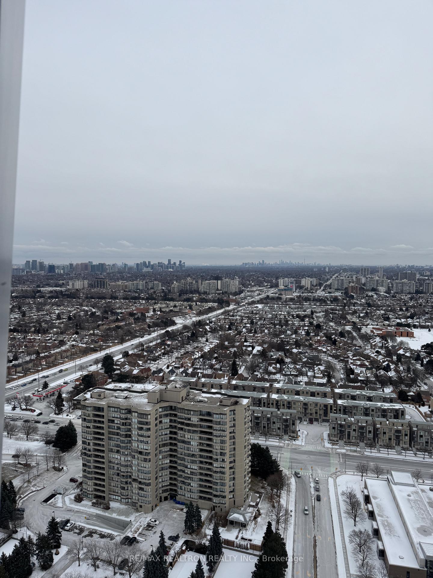 Photo 5 of Unit 3501, 30 Upper Mall Way S, Vaughan, Brownridge — HOMEH