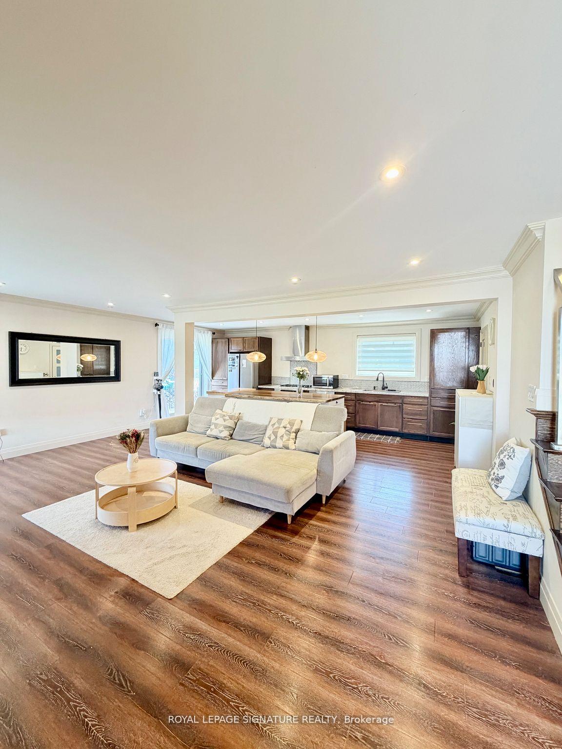 Photo 6 of 2263 Harcourt Crescent, Mississauga, Lakeview — HOMEH
