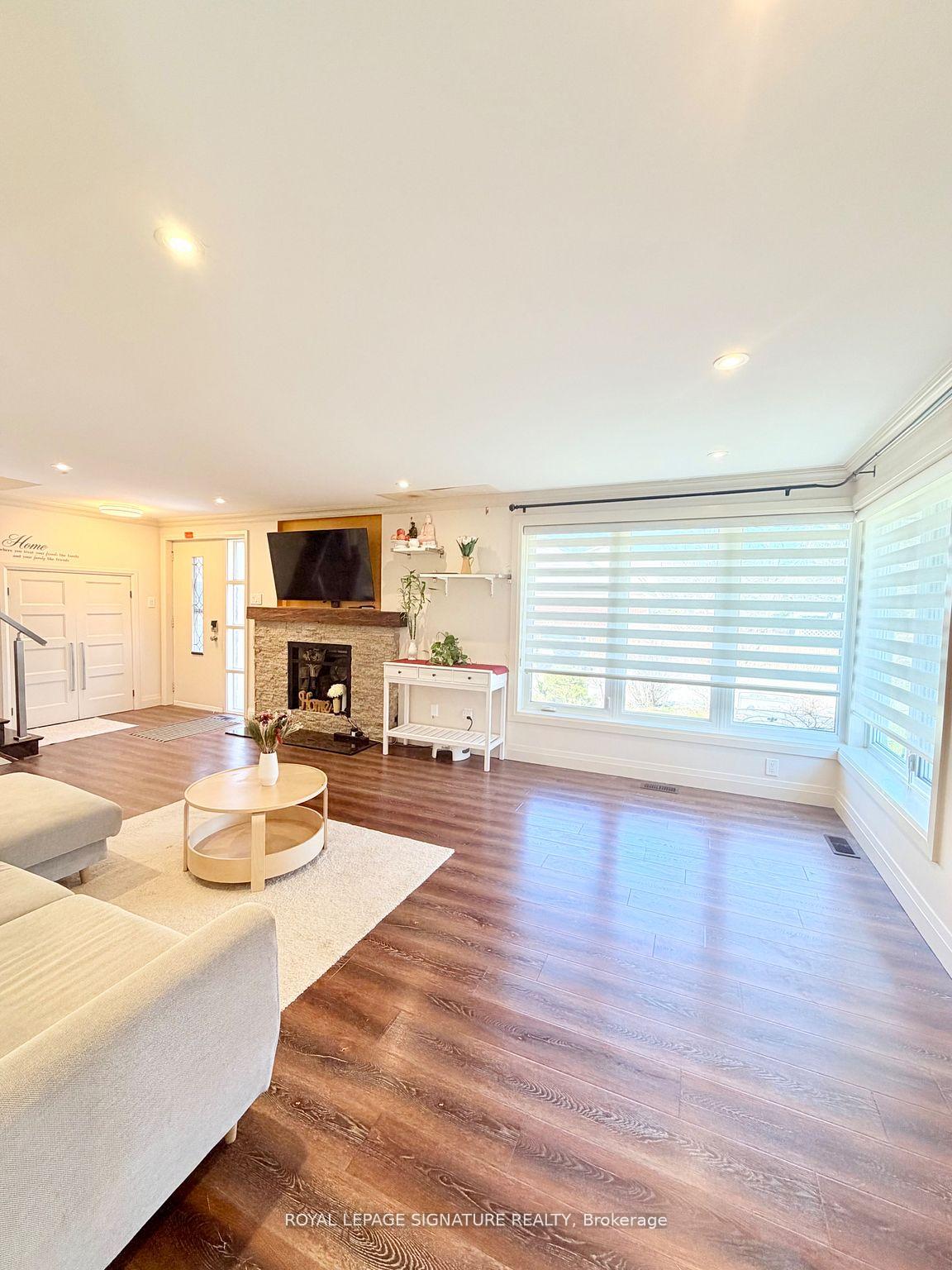 Photo 7 of 2263 Harcourt Crescent, Mississauga, Lakeview — HOMEH