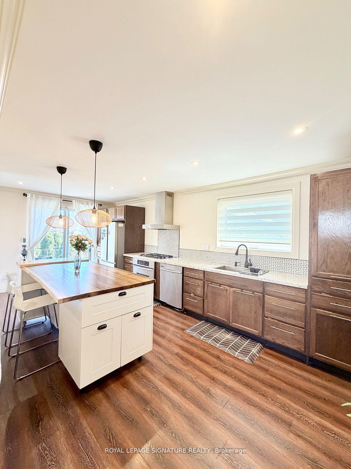 Photo 9 of 2263 Harcourt Crescent, Mississauga, Lakeview — HOMEH