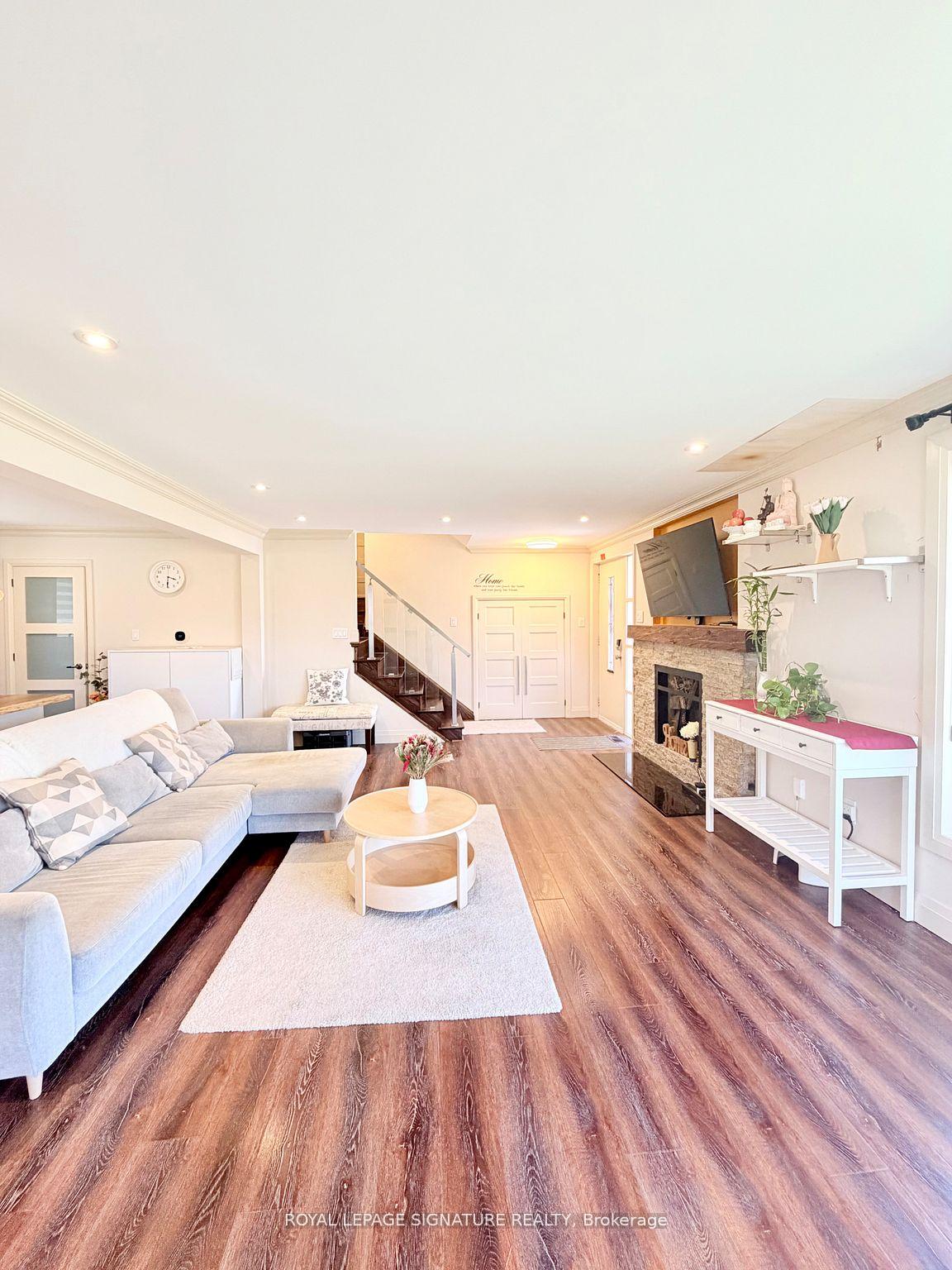 Photo 10 of 2263 Harcourt Crescent, Mississauga, Lakeview — HOMEH