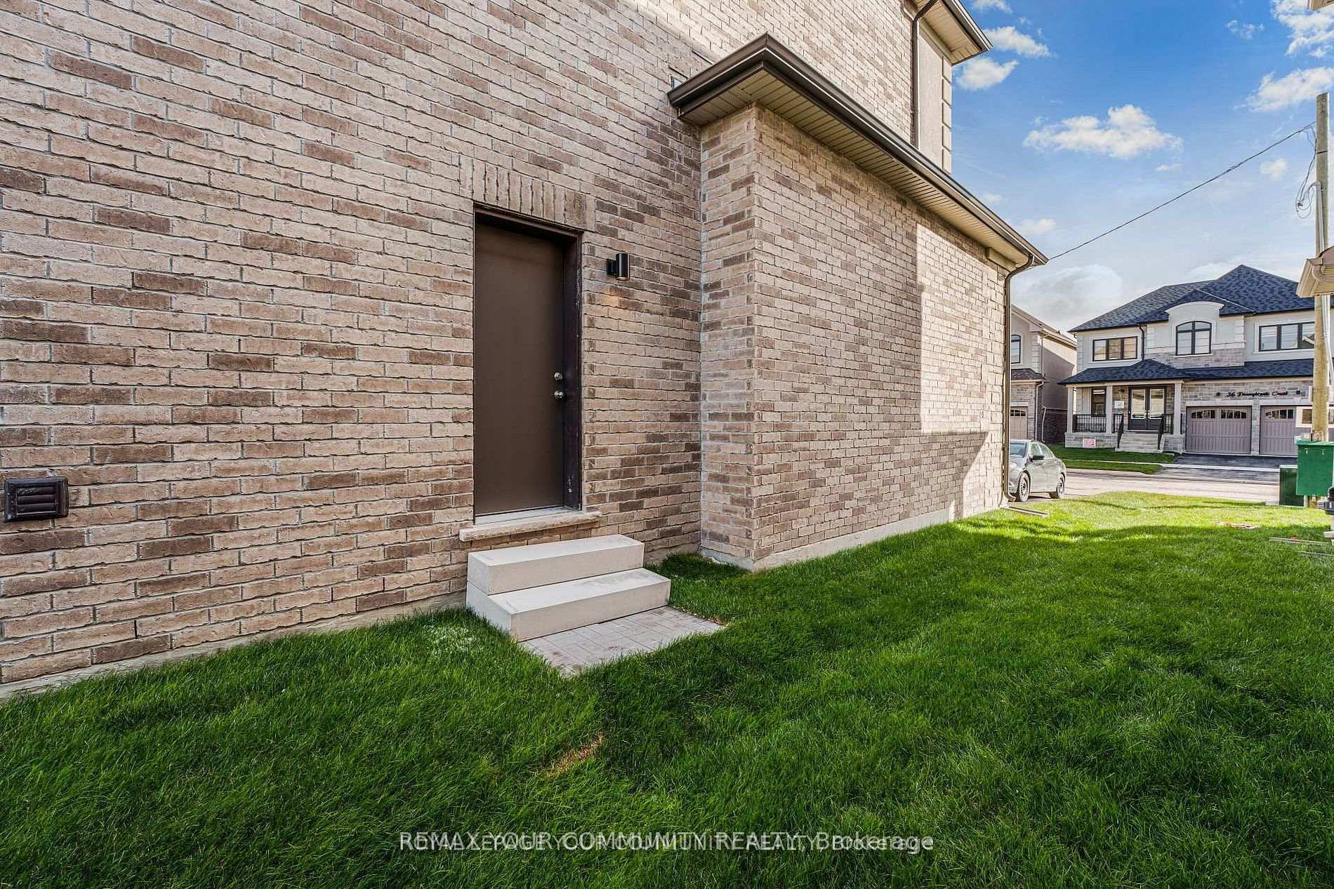 Photo 2 of Unit Upper, 14 Donnybrook Court, Brampton, Vales of Castlemore — HOMEH