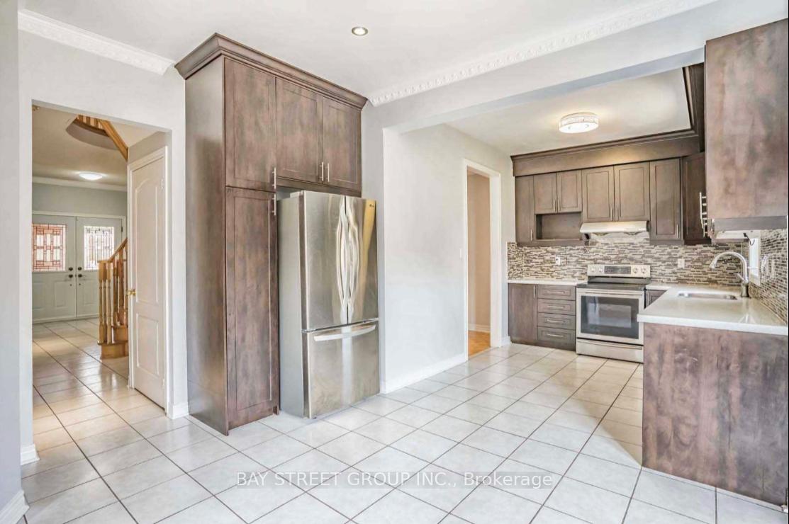 Photo 2 of 43 Avenida Street, Markham, Middlefield — HOMEH