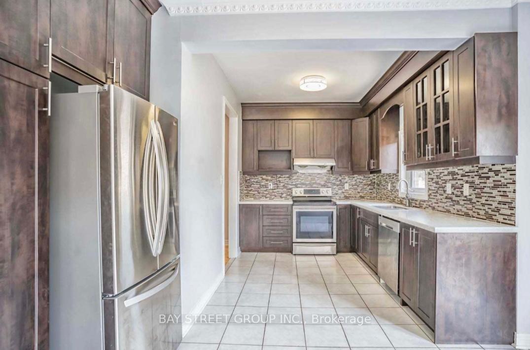 Photo 3 of 43 Avenida Street, Markham, Middlefield — HOMEH