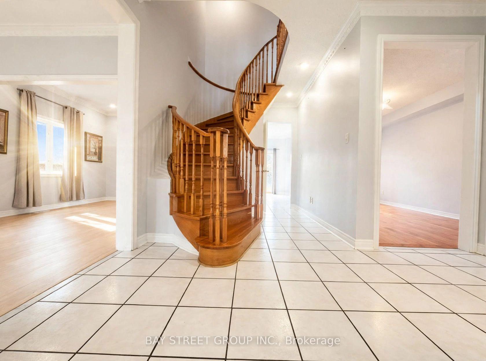 Photo 5 of 43 Avenida Street, Markham, Middlefield — HOMEH