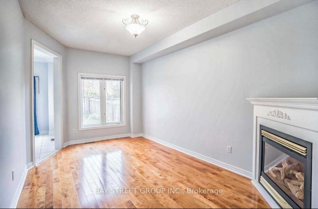 Photo 6 of 43 Avenida Street, Markham, Middlefield — HOMEH