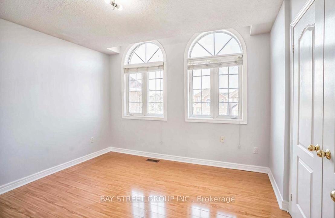 Photo 8 of 43 Avenida Street, Markham, Middlefield — HOMEH