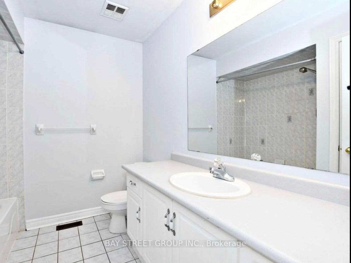 Photo 11 of 43 Avenida Street, Markham, Middlefield — HOMEH