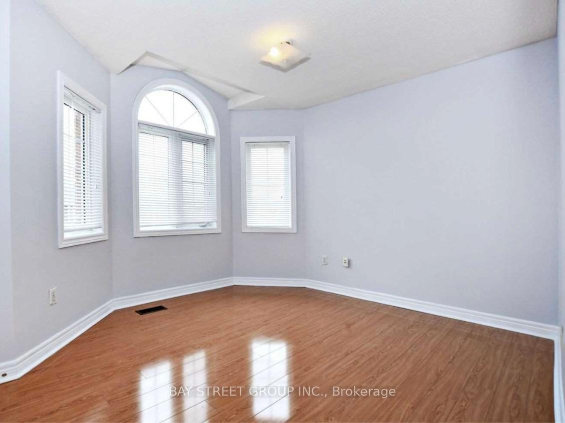 Photo 12 of 43 Avenida Street, Markham, Middlefield — HOMEH