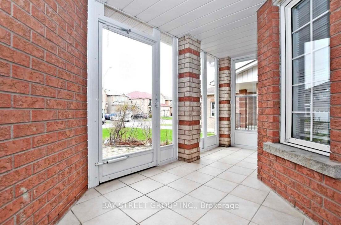 Photo 15 of 43 Avenida Street, Markham, Middlefield — HOMEH