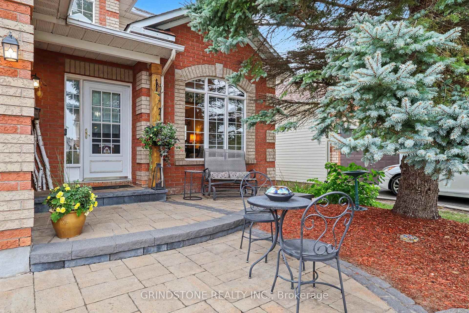 Photo 2 of 852 Paradise Crescent, Ottawa, Fallingbrook/Gardenway South — HOMEH