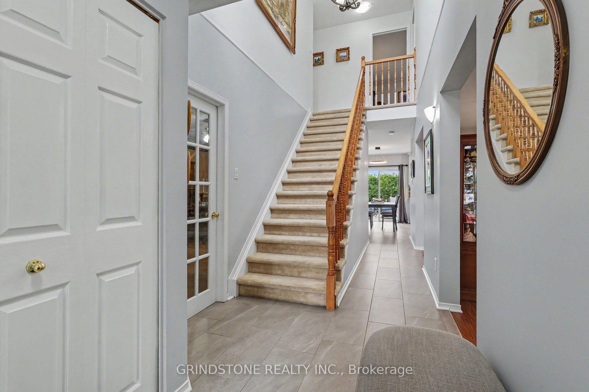 Photo 5 of 852 Paradise Crescent, Ottawa, Fallingbrook/Gardenway South — HOMEH